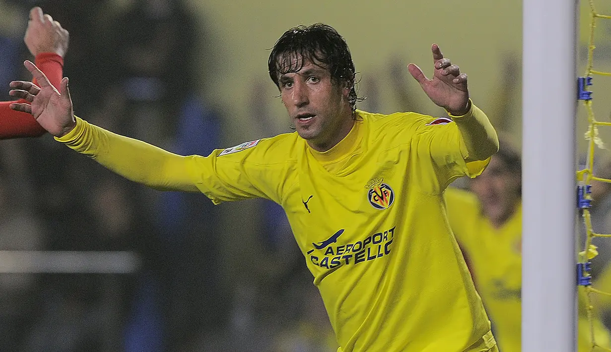 Joan Capdevila (37 gol) - Capdevilla pernah membela Villareal, Atletico Madrid dan dua klub lain selama berkarier di la liga. Sepanjang kariernya di La Liga, Capdevilla telah mengoleksi 37 gol. (AFP/Jose Jordan)