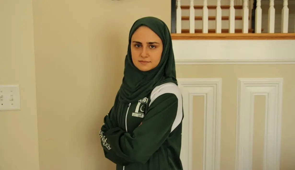 Kulsoom Abdullah adalah atlet angkat besi Amerika Serikat. Tidak hanya berprestasi di angkat besi, Kulsoom juga merupakan pemegang gelar PhD dari Universitas Georgia. (Muslimahmontage.com)