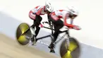 Pesepeda Indonesia, Ni'mal Magfiroh dan Sri Sugiyanti, memacu kecepatan pada nomor 3000 meter persuit individu B saat Asian Track Championship 2019 di Veledrome, Jakarta, Jumat (11/1). Pasangan ini berhasil meraih perak. (Bola.com/Yoppy Renato)