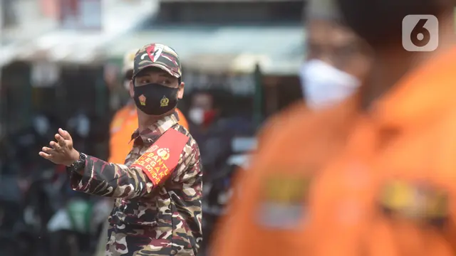 Satpol PP Gelar Operasi Yustisi di Terminal Kampung Melayu