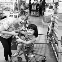 sumber foto: Instagram Marshanda dan Sienna 