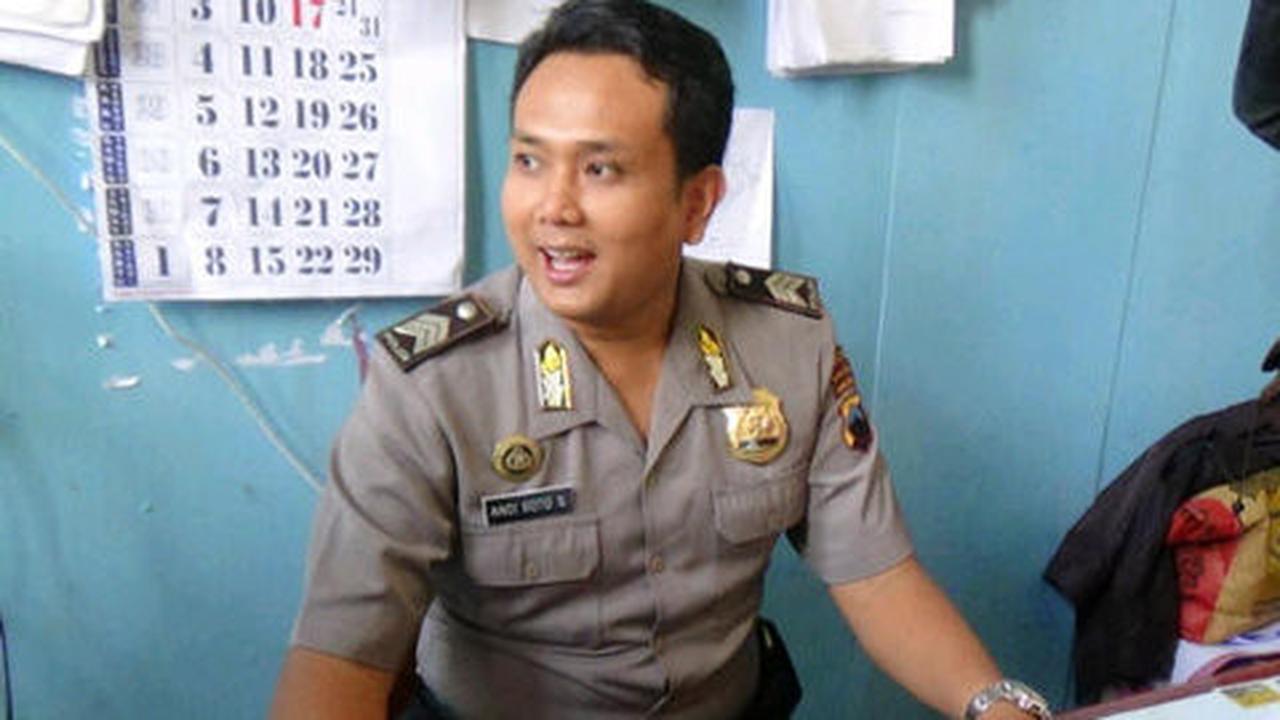 Polisi Andy Go To School punya kakak bernama Happy New Years