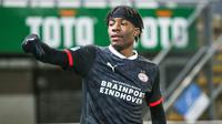 Noni Madueke. Merupakan jebolan akademi Tottenham Hotspur yang hijrah ke PSV Endhoven pada 2018. Musim ini menginjak usia 18 tahun, mampu mencetak 8 gol dan 6 assist dalam 22 penampilannya di semua ajang meskipun tidak selalu menjadi starter. (AFP/Pieter Stam de Jonge/ANP)