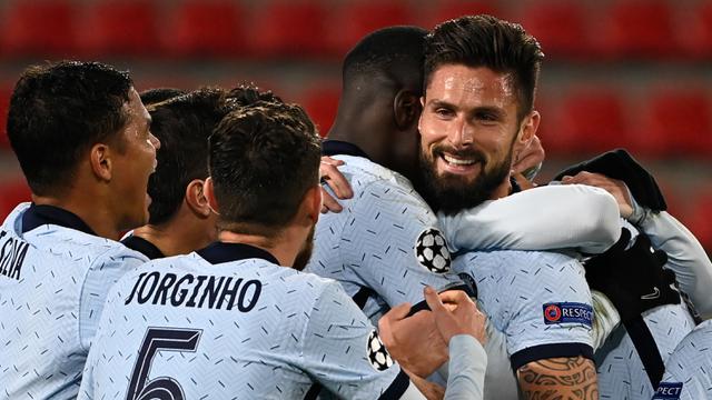 FOTO: Giroud Bawa Chelsea Lolos ke Fase Knock Out