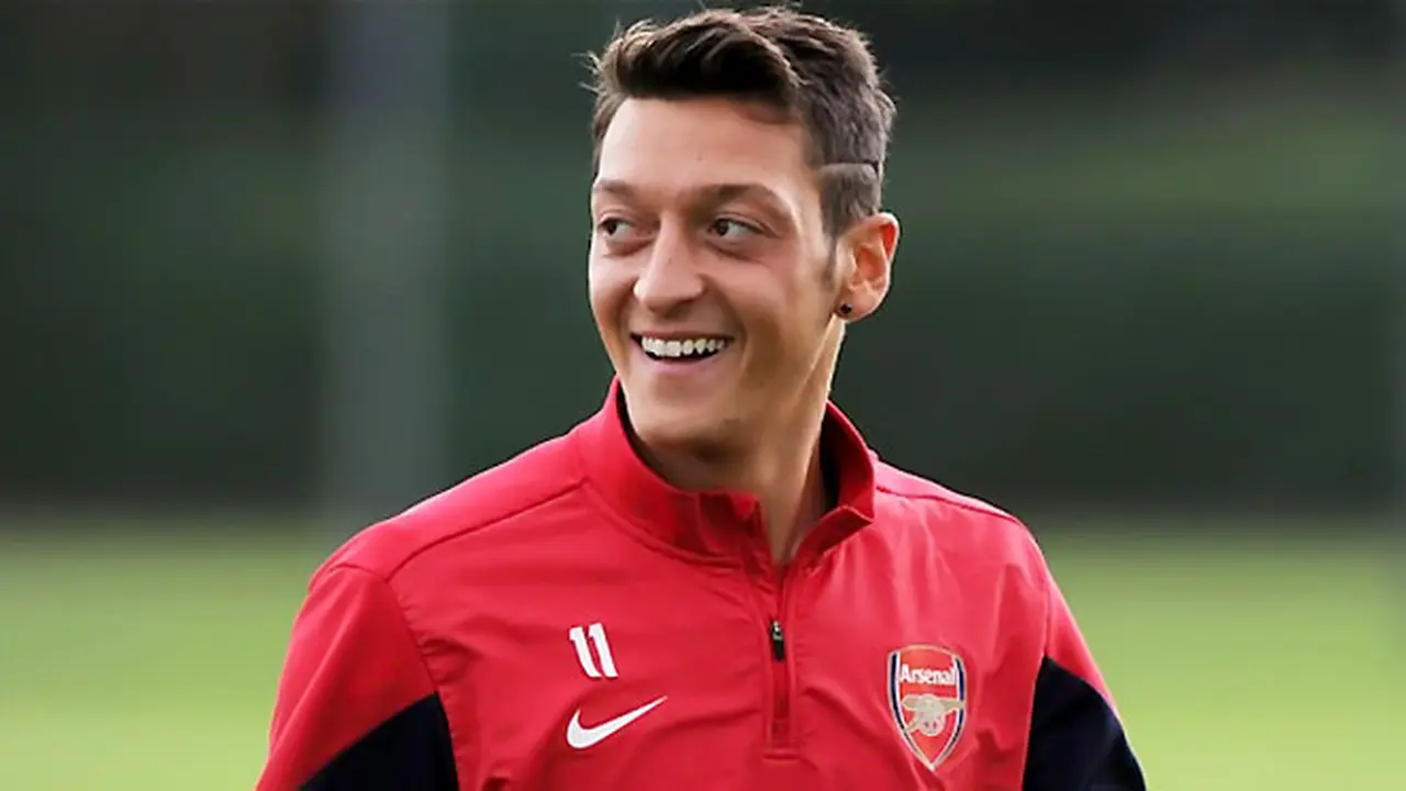 mesut-ozil-131013b.jpg