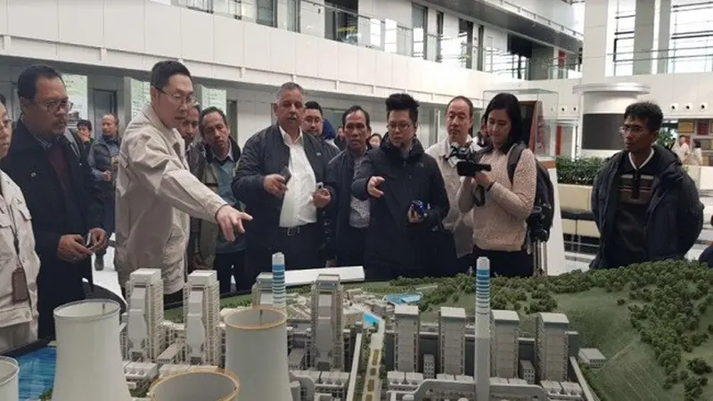 Direksi PT PLN (Persero) beserta rombongan mengunjungi Pembangkit Listrik Tenaga Uap Ninghai Power Plant di Kota Ningbo, China. (Liputan6.com/Vina A Muliana)