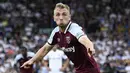 Jarrod Bowen merupakan pemain yang cocok dengan skema permainan pressing tinggi yang diterapkan oleh Jurgen Klopp. Menurut Whoscores, ia mencatatkan 1,6 tekel dan 1,2 intersep per pertandingan. Pemain West Ham tersebut juga memiliki kemampuan bermain di banyak posisi. (AFP/Oli Scarff)