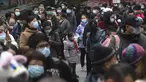 Warga berkumpul di kompleks perumahan untuk mendapatkan tes COVID-19 di Wuhan di provinsi Hubei China tengah, Selasa (22/2/2022). Wuhan, wabah besar pertama dari pandemi virus corona melaporkan lebih dari selusin kasus virus corona baru minggu ini. (Chinatopix via AP)