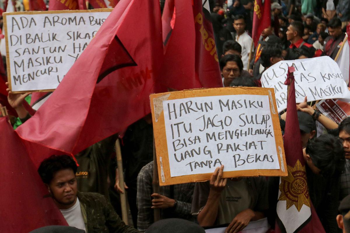 Mahasiswa berunjuk rasa tuntut penangkapan Harun Masiku