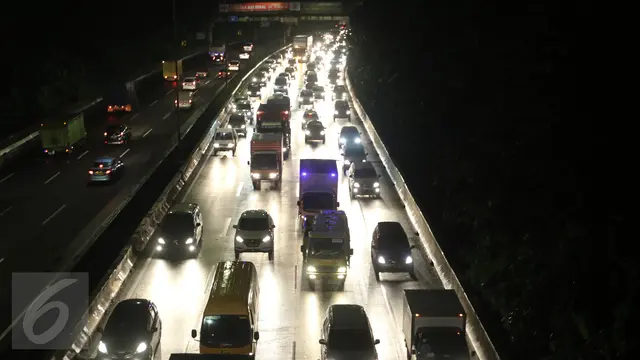 20160229-Jalan Rusak dan Berlubang, Tol JORR Arah Kp Rambutan Macet Panjang-Jakarta
