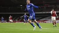 Penyerang Leicester City, Jamie Vardy berselebrasi usai mencetak gol ke gawang Arsenal pada pertandingan lanjutan Liga Inggris di Stadion Emirates di London, Inggris, Minggu (25/10/2020). Leicester City menang 1-0 atas Arsenal. (Will Oliver/Pool via AP)
