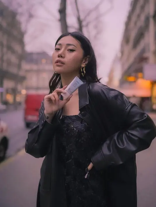 Well, itu dia penampilan Wendy selama di Paris. Bagaimana menurutmu, Sahabat Fimela?