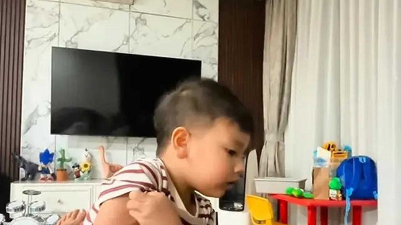 Potret Ruang TV di Rumah Arie Kriting dan Indah Permatasari/Instagram/@indahpermatas