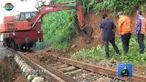 Proses perbaikan terus dikebut agar lalu lintas kereta api bisa segera pulih hari ini. Dan selanjutnya akan dilakukan pemadatan tebing penahan secara permanen selama dua pekan ke depan.