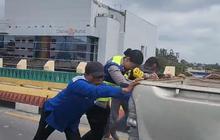 Viral Aksi Polwan Bantu Dorong Mobil Mogok di Flyover, Ternyata Sosoknya Bukan Polisi Sembarangan