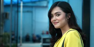 Menyusun tugas akhir, Vebby Palwinta ingin jadi notaris.