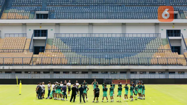 Foto: Persib Bandung Kembali Gelar Latihan Paska Libur Tragedi Kanjuruhan