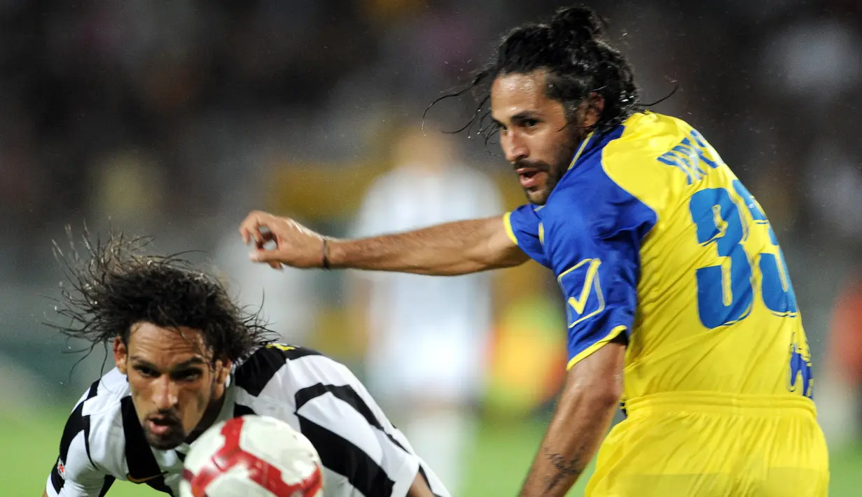Mario Yepes. Bek tengah Kolombia ini memperkuat Chievo selama 2 musim, mulai 2008/2009 hingga 2009/2010. Total bermain 64 laga dan mencetak 1 gol. Ia pensiun pada Januari 2016, setelah memperkuat San Lorenzo pada 2014/2015 dengan total tampil sebanyak 39 laga. (Foto: AFP/Vincenzo Pinto)