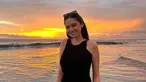 Beginilah potret Syifa Hadju saat berpose berlatar sunset, penampilan Syifa ini dipuji netizen tetap cantik meski cahaya di sekitar yang minim. (Liputan6.com/IG/@syifahadju)