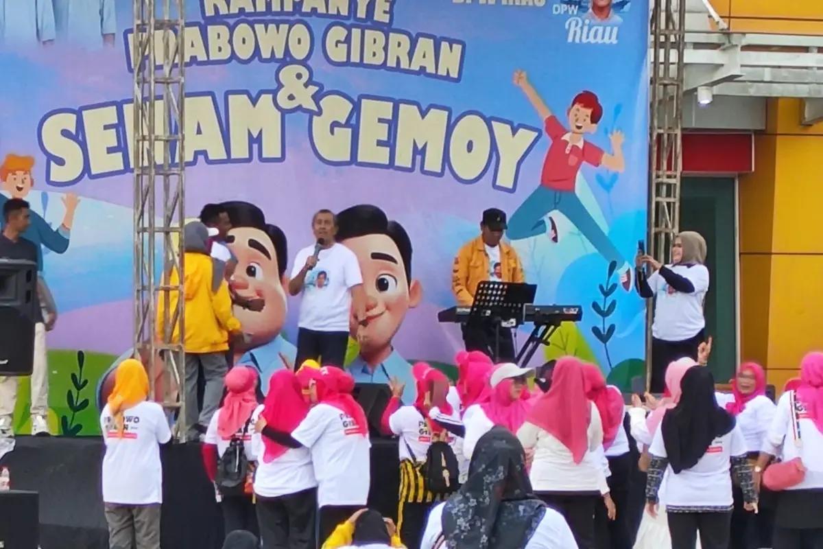 Ribuan relawan Gibran Center Provinsi Riau memadati Gelanggang Olahraga Remaja (GOR) Jalan Sudirman, Pekanbaru Minggu (28/1/2024).