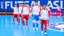 Pemain Timnas Futsal Indonesia dipimpin Mochammad  Iqbal (kanan) memasuki lapangan pertandingan dalam laga Grup A Piala Asia Futsal 2026 melawan Korea Selatan di Indonesia Arena, Senayan, Jakarta, Selasa (27/01/2026). (Bola.com/Bagaskara Lazuardi)