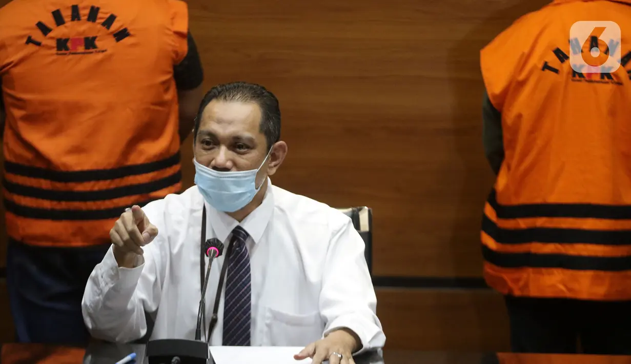 Wakil Ketua KPK, Nurul Ghufron saat menyampaikan rilis penahanan Bupati Kolaka Timur Sulawesi Tenggara, Andi Merya Nur dan Kepala BPBD Kolaka Timur, Anzarullah di Gedung KPK Jakarta, Rabu (22/9/2021). (Liputan6.com/Helmi Fithriansyah)