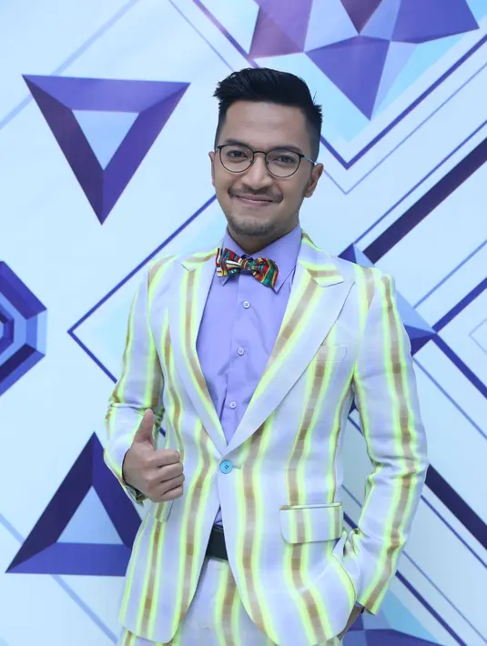 Ihsan mengakui bahwa kalau dipersentasikan dalam karier dunia tarik suara, memiliki porsi sama. Beberapa kali saat tampil, banyak penonton yang menginginkan lagu dangdut. Padahal dari penyelenggara minta musik pop. (Nurwahyunan/Bintang.com)