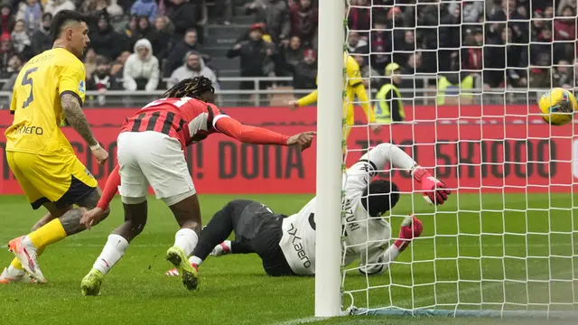 Foto: Keributan Kapten dan Pelatih Warnai Kemenangan Comeback AC Milan di Liga Italia
