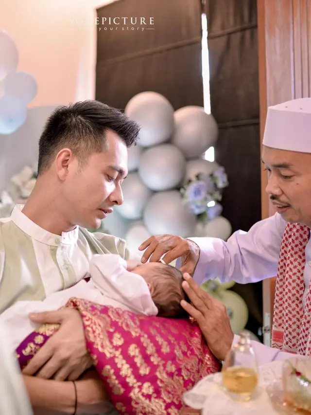Eza Gionino gelar aqiqah untuk anak bungsunya (Instagram/ezagi/ma_coritha)