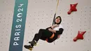 Ekspresi Rajiah Sallsabillah dari Indonesia saat menang di perempat final panjat tebing kecepatan putri dalam Olimpiade Paris 2024 di Le Bourget Sport Climbing Venue, Le Bourget, 7 Agustus 2024. (Fabrice COFFRINI / AFP)