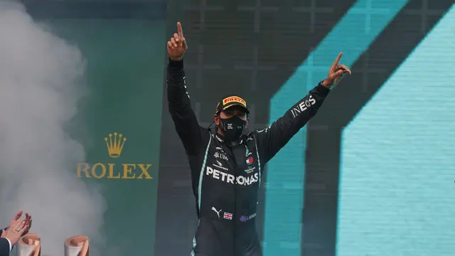 Selebrasi Lewis Hamilton saat Juara Dunia F1 2020