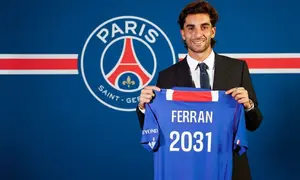 Ferran Torres resmi diperkenalkan sebagai pemain baru PSG. (PSG Official)