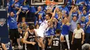 Pebasket OKC Thunder, Steven Adams melakukan dunks saat dihadang pebasket Spurs, Boban Marjanovic (40) pada NBA Playoffs game ke-6 semifinal wilayah barat di Chesapeake Energy Arena,Oklahoma City, (12/5/2016). (Mark D. Smith-USA TODAY Sports)