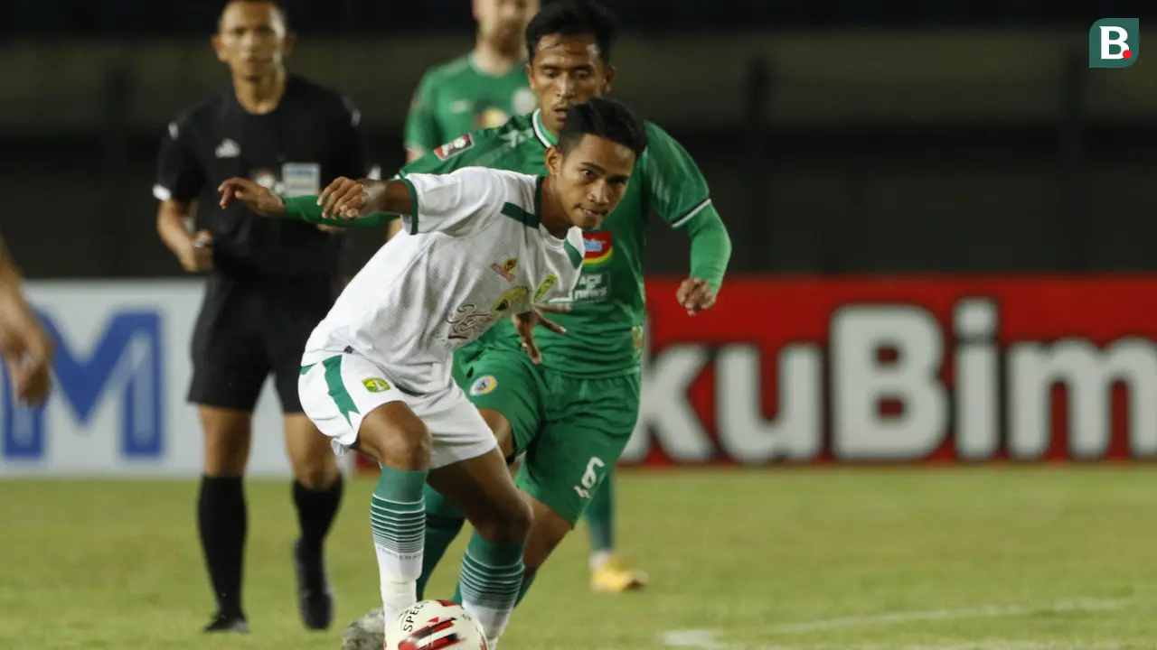 FOTO: PS Sleman Imbangi Persebaya Surabaya Tanpa Gol di Babak Pertama - Marselino Ferdinan; Wahyu Sukarta