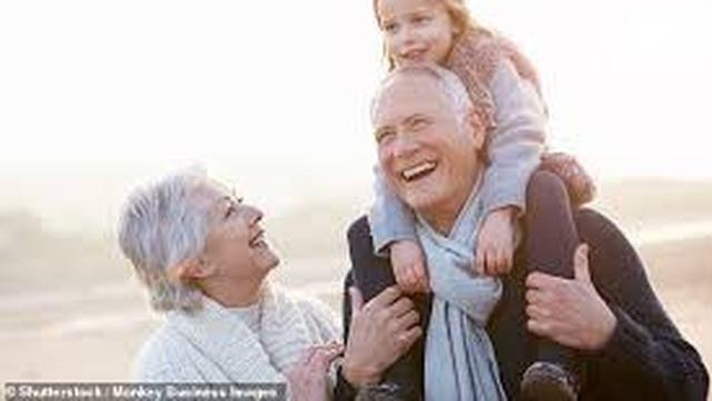 Ilustrasi Nenek, Kakek, dan Cucu