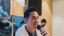 Daniel Mananta bercerita, ide Sweat and Chat bermula ketika ia makan bareng di restoran seafood di Belitung bersama rekan kerjanya, Marketing Director PT Amerta Indah Otsuka, Puspita Winawati. “Dari Belitung itu, tiga hari kemudian, muncul ide Sweat and Chat. Bisa dibilang gue hobi ngomong dan lari, muncullah program ini. Episode baru tayang tiap Sabtu jam 8 pagi,” kata Daniel Mananta di Jakarta, Jumat (2/9/2022). (Foto: Atas Perkenan Glenn Franklin)