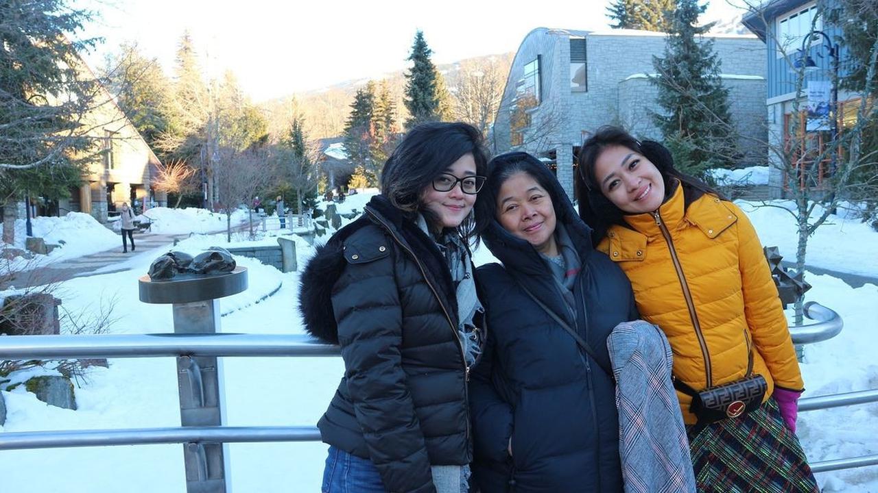 6 Potret Kebersamaan Gracia Indri dan Gisela Cindy Bareng Ibunda, Selalu Kompak