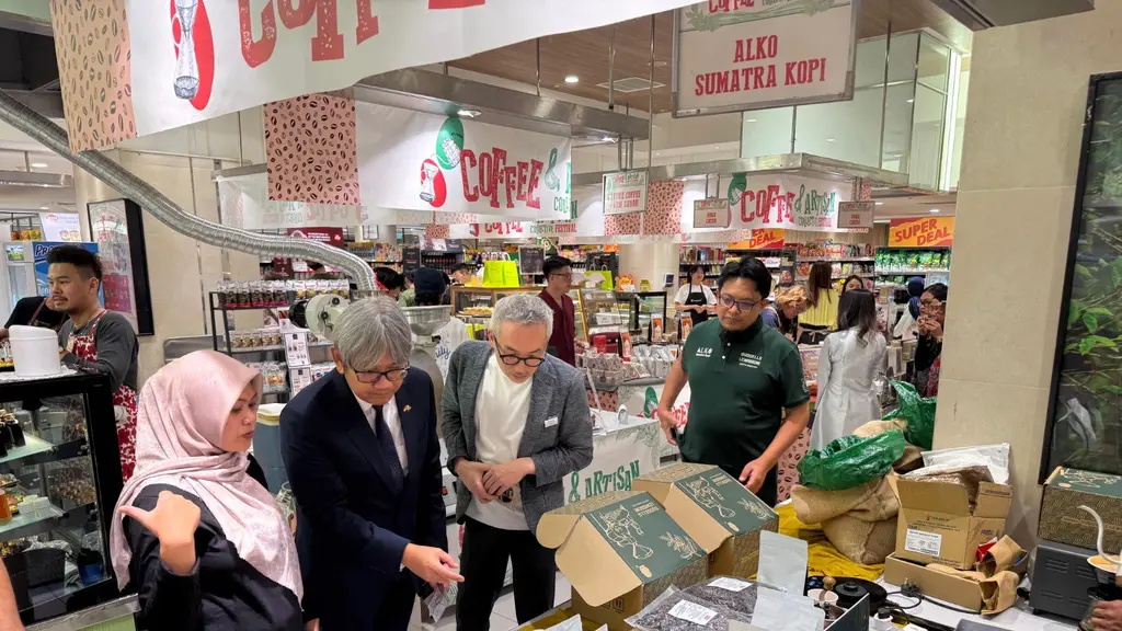 Hal ini berdasarkan hasil nyata dari diplomasi ekonomi oleh KBRI Kuala Lumpur dengan  Lewisgene Roasters Sdn Bhd, Isetan Kuala Lumpur (Isetan of Japan Sdn Bhd), dan Koperasi Eksportir Kopi Alko Kerinci, Jambi, pada 30 Maret 2026 secara resmi telah hadir Kopi Alko Kerinci asal Jambi ke pasar Malaysia.