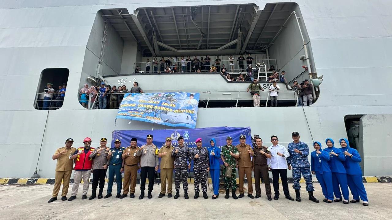 Dari Jakarta ke Bangka, Momen Kapal Perang TNI AL Antar Ratusan Pemudik ke Kampung Halaman