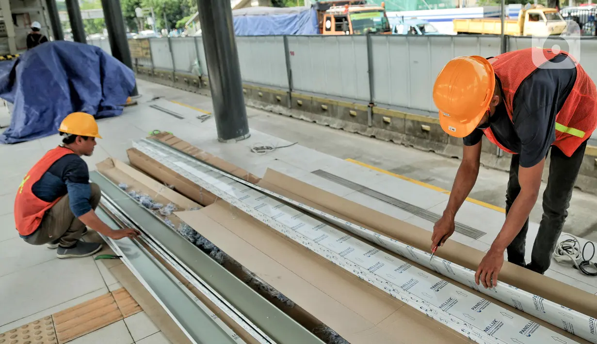 Welfizon menjelaskan, nama Halte Cawang Central merupakan penetralan nama halte dari yang sebelumnya yakni Halte Cawang UKI. (Liputan6.com/Herman Zakharia)