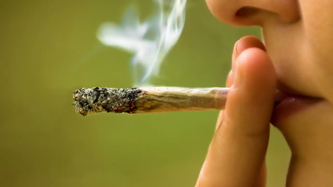 Asap Ganja Isap Berisiko Terjadinya Alergi
