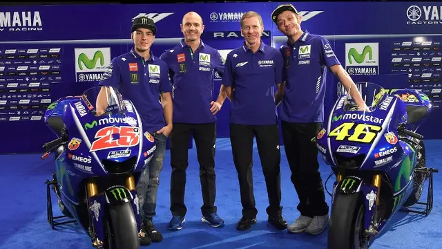 Maverick Vinales (kiri) dan Valentino Rossi (kanan).