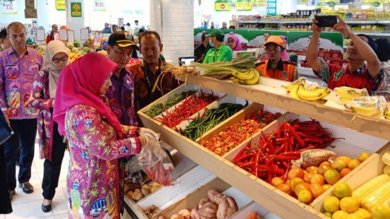 Pemkot Jaktim Jamin Keamanan Pangan Jelang Idul Fitri: Pasar Tradisional hingga Swalayan Diawasi Ketat