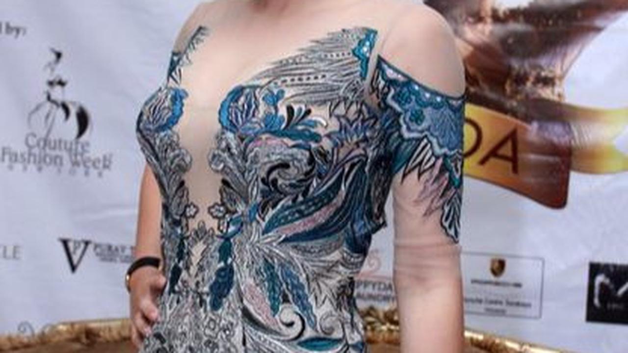 Karier di dunia hiburan memang bisa membawa popularitas yang gemilang, tapi tak bisa dipungkiri bahwa eksistensi di dunia entertainment bisa berubah-ubah. Oleh karena itu, banyak selebriti Indonesia yang bijak dengan membangun bisnis sebagai investasi mas