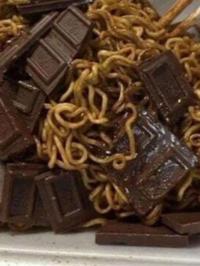 6 Mi Instan dengan Topping Tidak Biasa Ini Bikin Heran