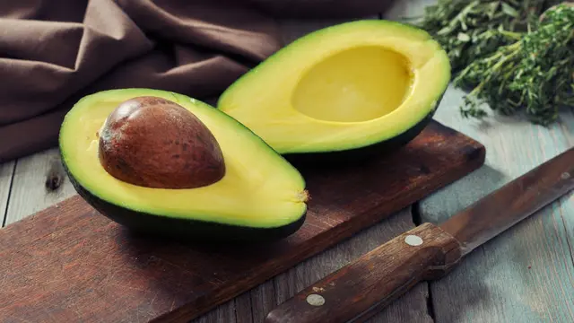 Cuci Alpukat Sebelum Dimakan, Ini Alasannya