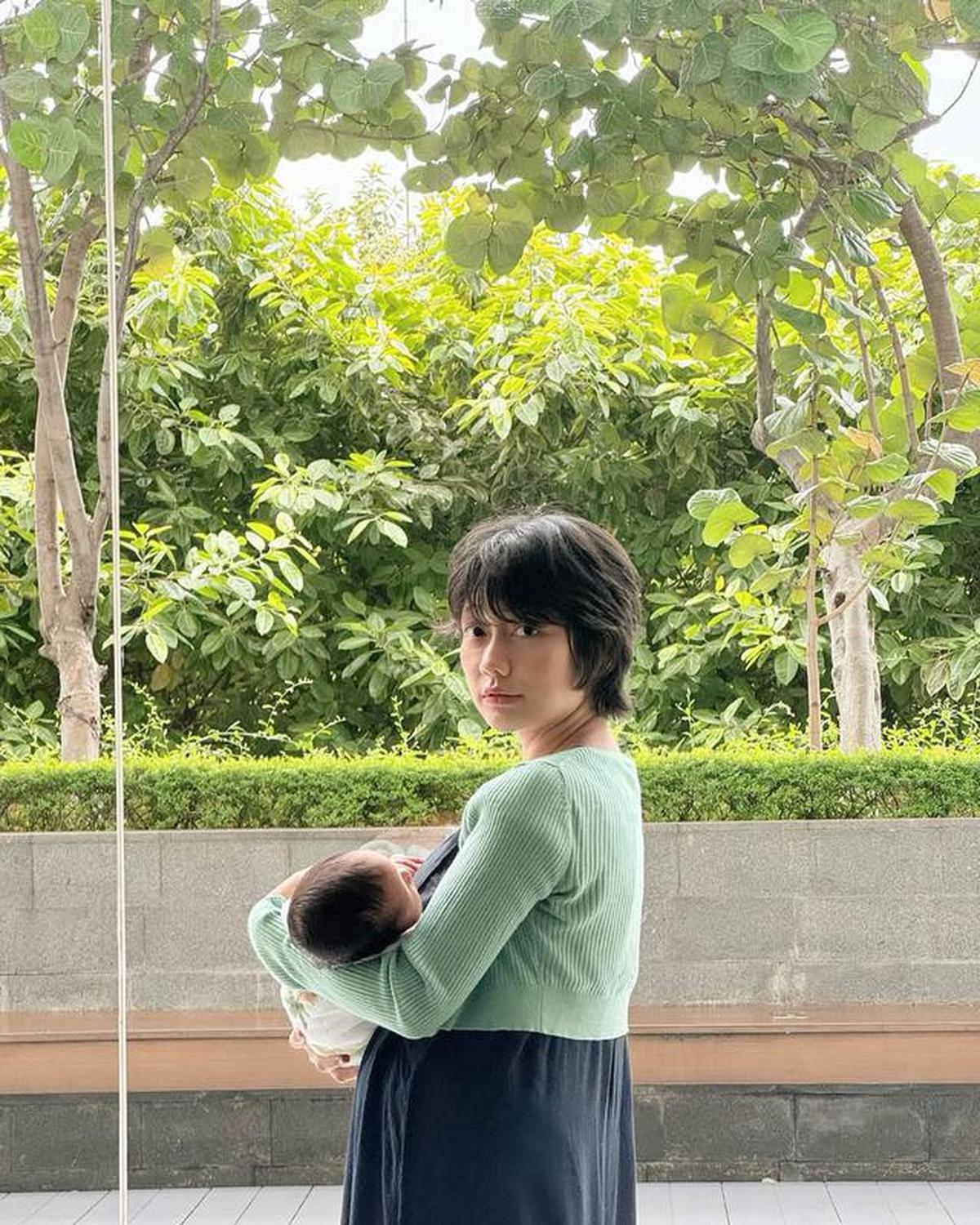 9 Artis Ini Resmi Jadi Ibu di Tahun 2025, Penuh Bahagia Sambut Anak Pertama