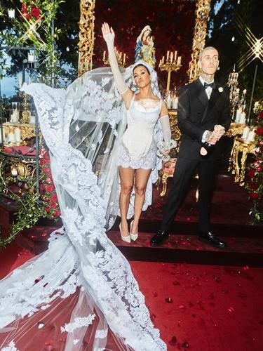 Kourtney Kardashian menikah dengan Travis Barker Blink-182. (Instagram/ kourtneykardash)