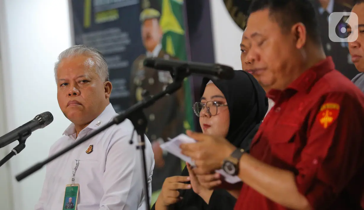 Saat ini, ketiga hakim tersebut masih ditahan di gedung Kejaksaan Tinggi Jawa Timur. (Liputan6.com/Angga Yuniar)