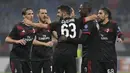 Para pemain AC Milan merayakan gol Patrick Cutrone  ke gawang FK Austria-Wien pada laga grup D Liga Europa di San Siro stadium, Milan, (23/11/2017). Milan menang telak 5-1. (AFP/Miguel Medina)